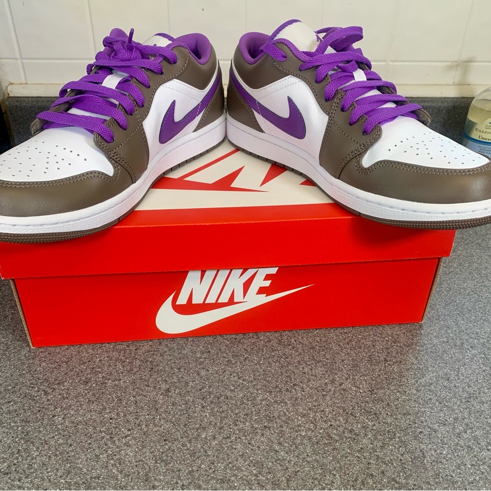 Nike Air Jordan 1 Low Palomino Purple Mocha 553558-215 Men’s 10.5 New - Picture 6 of 12